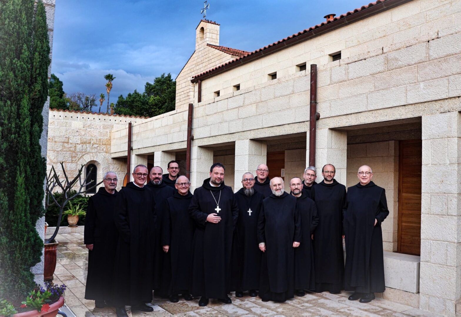 Konvent der Dormitio-Abtei mit Abrpräses Maksymilian und Br. Eucharius