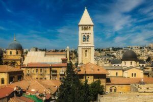 Evangelische Erlöserkirche inmitten der Altstadt von Jerusalem